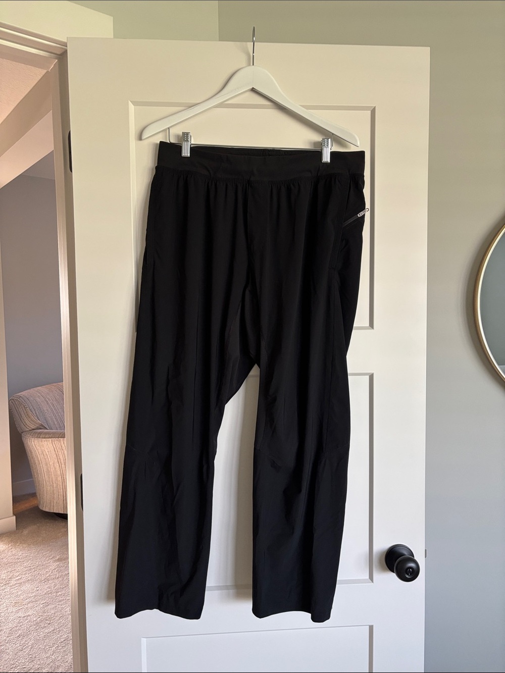 Lululemon Men's Black Athletic Joggers - Stretch Performance Joggers
